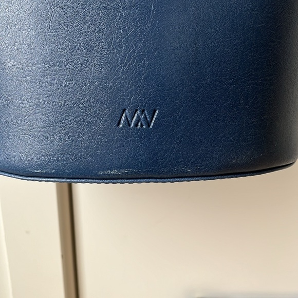 Matt & Nat Azur Vegan Bucket Bag with pouch - Picture 6 of 9